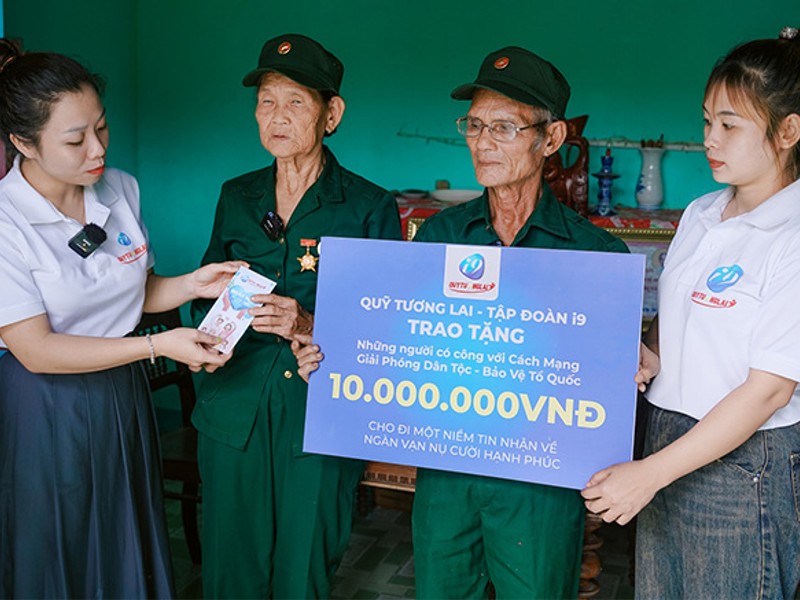 Hình ảnh hỗ trợ khách hàng và câu hỏi thường gặp về cwin